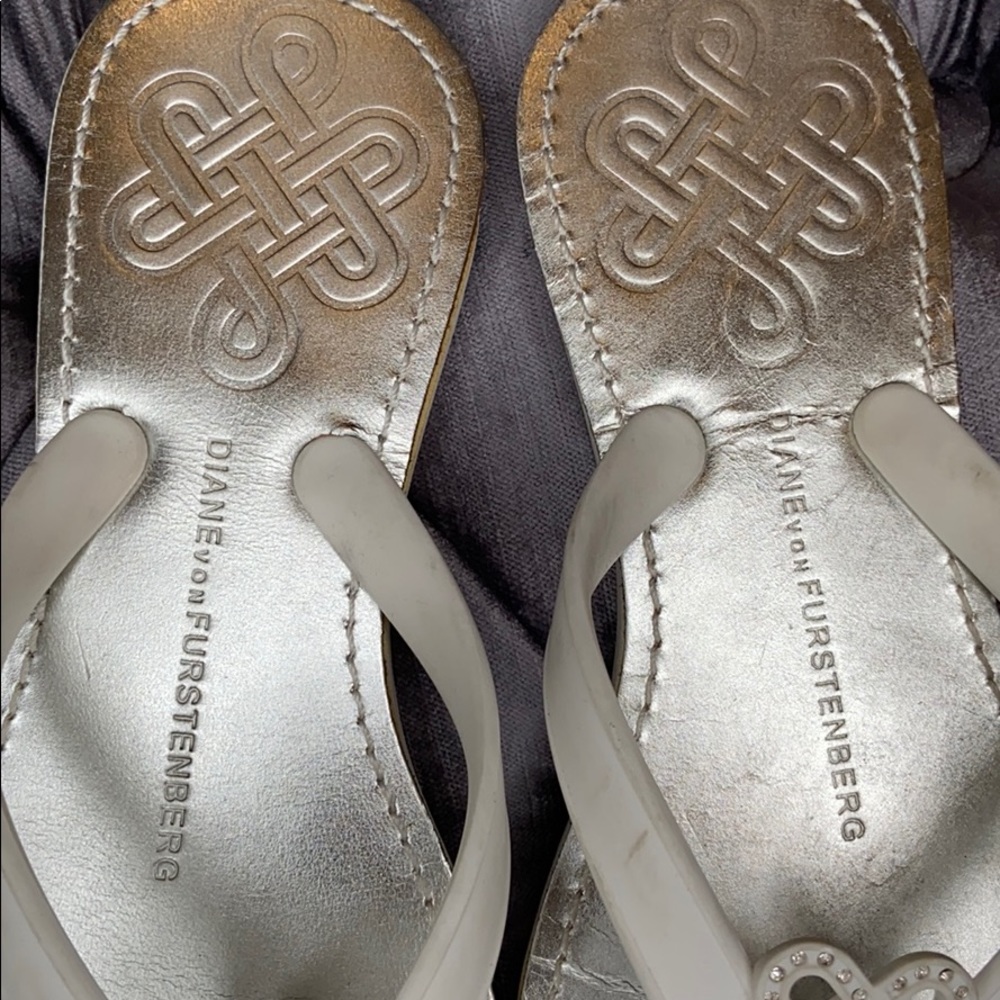 Authentic Diane Von Furstenberg White Sandals sz:8 - Picture 3 of 9